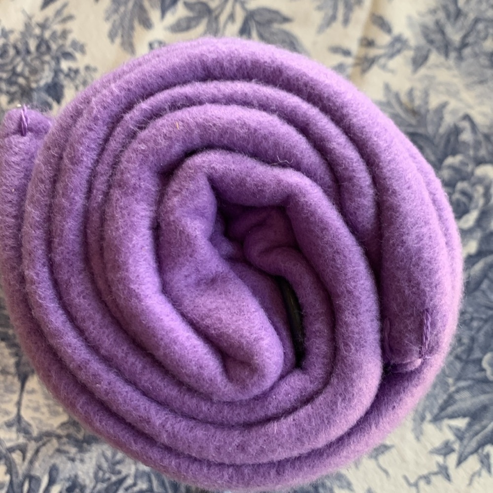 Brookstone Fleece Travel Blanket Soft Large 50" x 60” Purple Throw Car NWT - Picture 5 of 6
